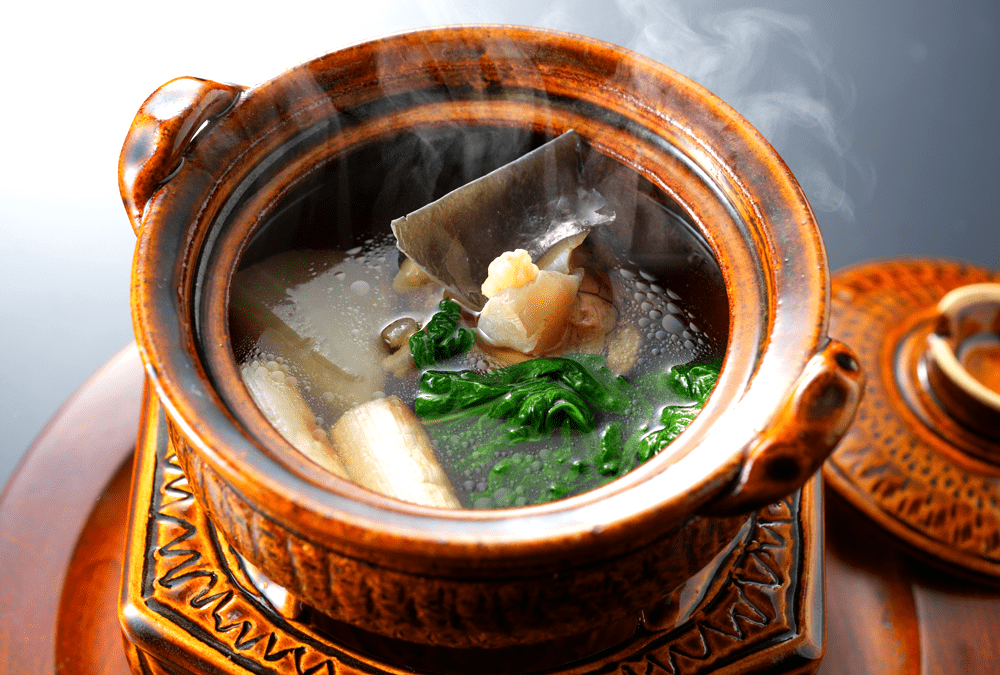 Luxurious creative kaiseki cuisine served in a small pot image