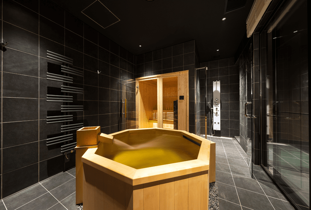 A high-quality cypress bath with a Japanese scent